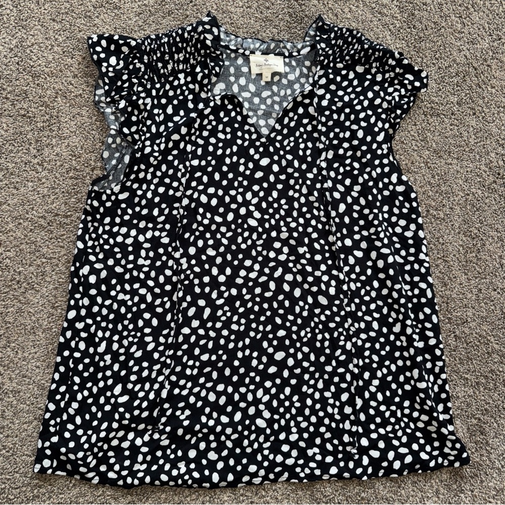 Betsey’s Boutique Shop Women’s Medium Black and White Polka Dot Blouse NWOT